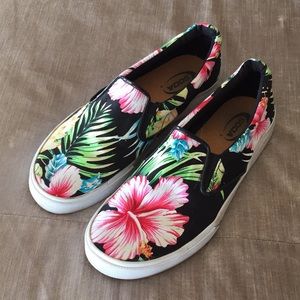 Floral slip-ons
